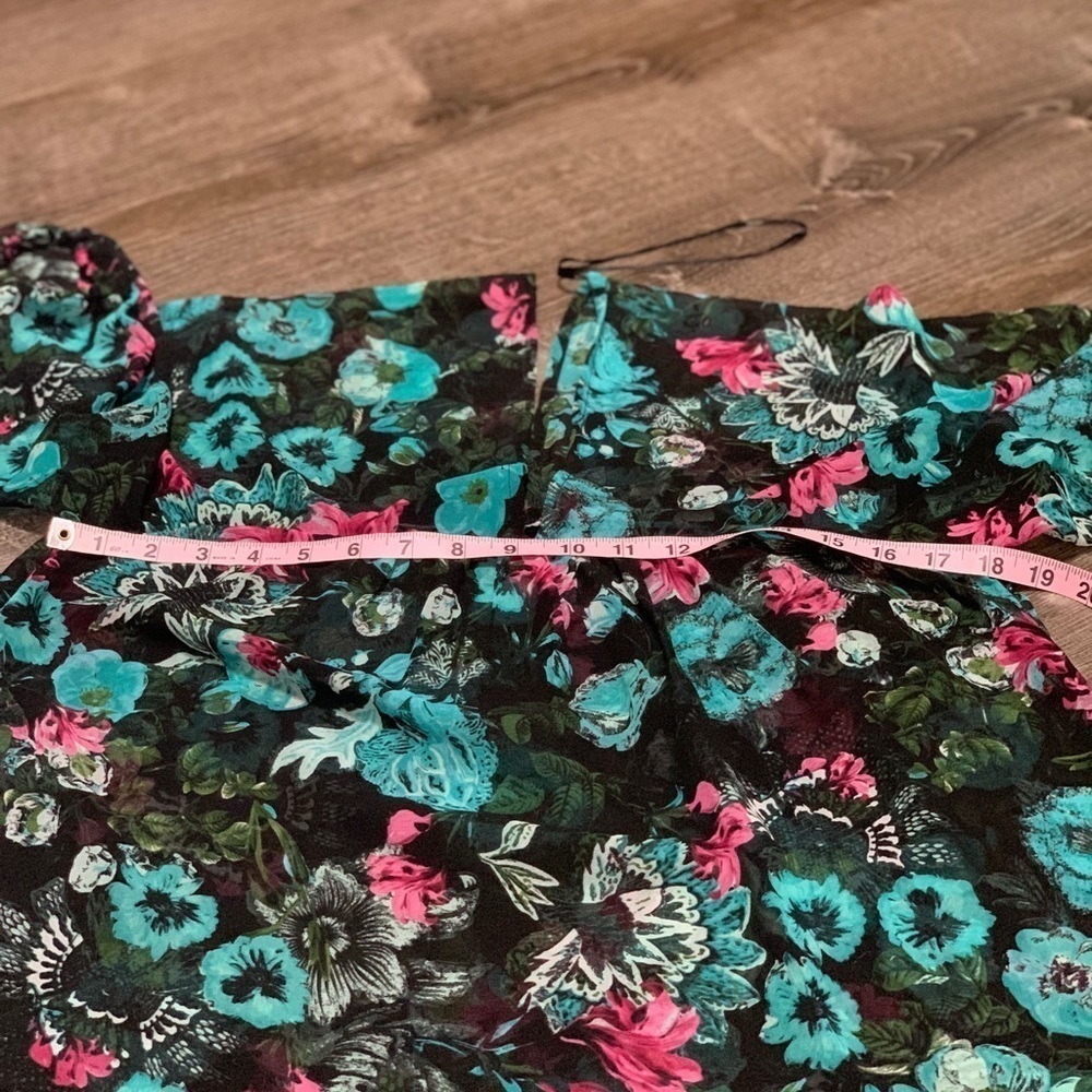 Kenzie sheer black floral top 🌵 4/$25 - Picture 4 of 4